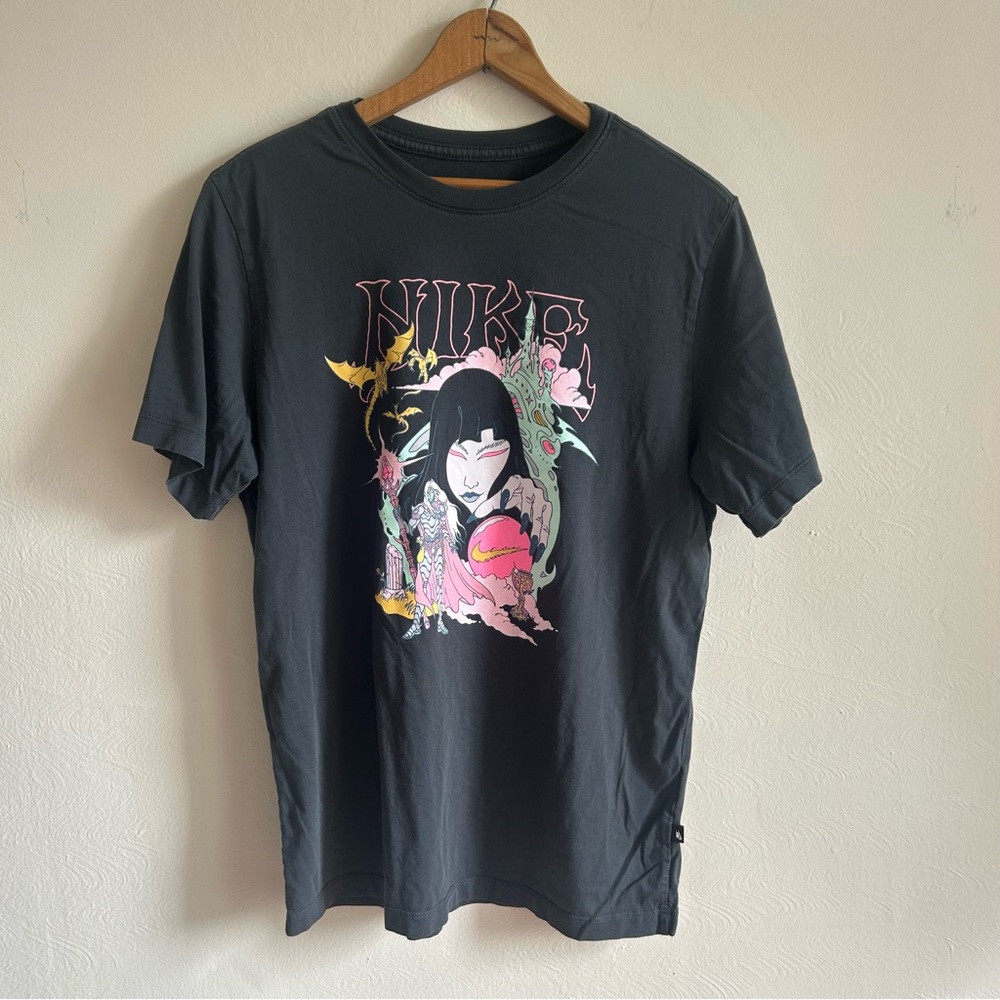 Nike Sportswear Fantasy Magic Graphic Tee - Anthracite/Off-Black - Size M